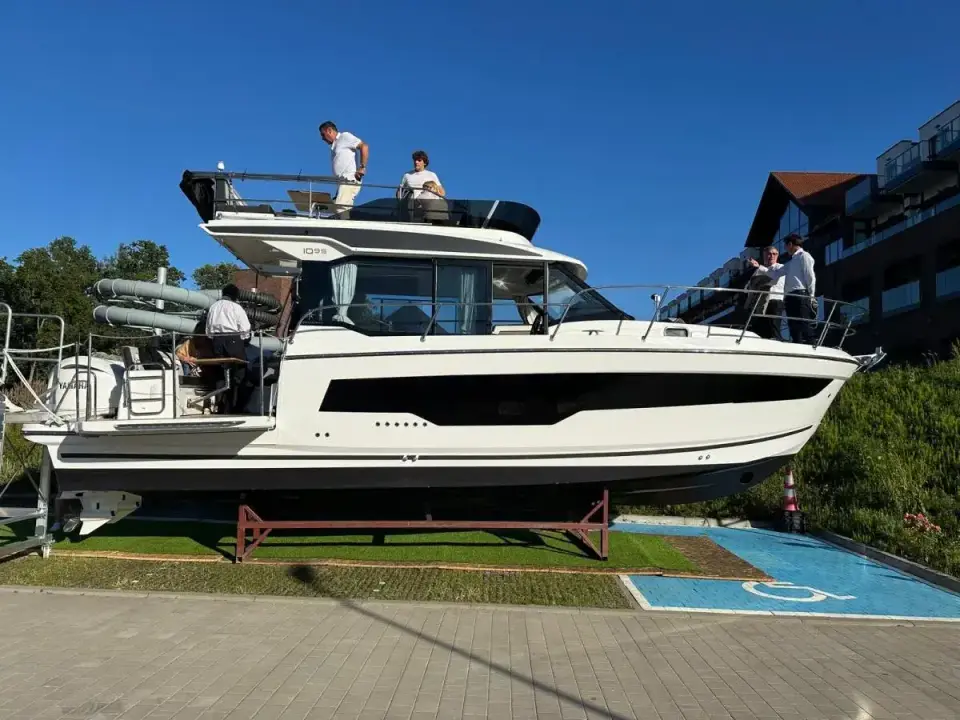Jeanneau Merry Fisher 1095 Fly Jeanneau Merry Fisher 1095 FLY Serie 2