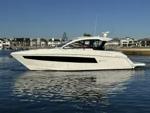 Thumbnail von Cruisers Yachts 39 Express Coupe