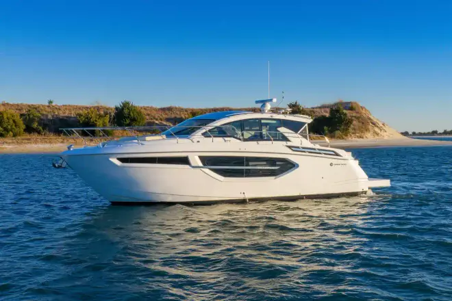 Cruisers Yachts 42 Cantius