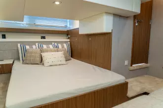 Thumbnail von Cruisers Yachts 42 Cantius