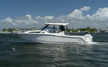 Boston Whaler 325 Conquest