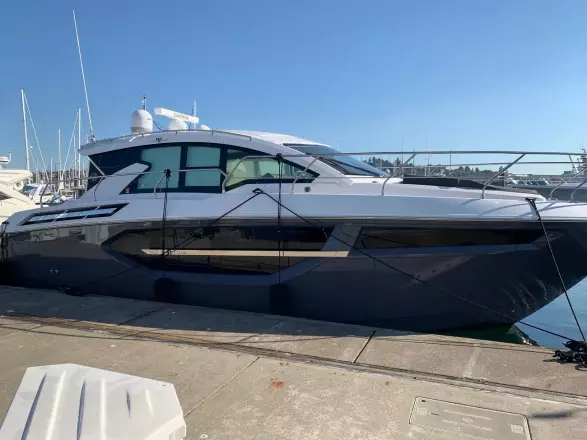 Cruisers Yachts 42 Cantius