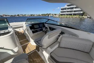 Thumbnail von Sea Ray SLX 350 Outboard