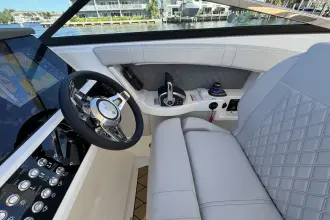 Thumbnail von Sea Ray SLX 350 Outboard