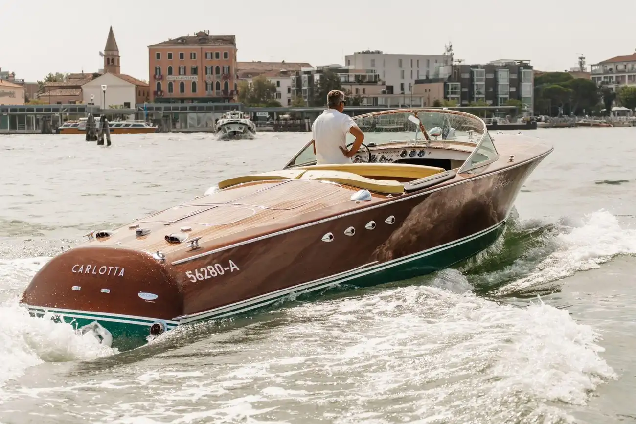 Thumbnail von Riva Tritone