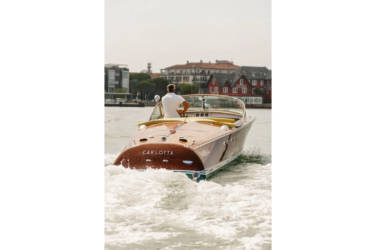 Thumbnail von Riva Tritone