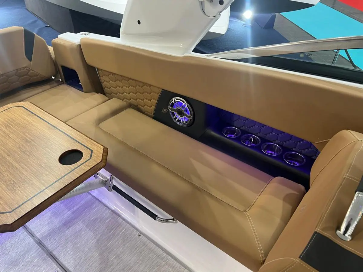 Thumbnail von Four Winns H9