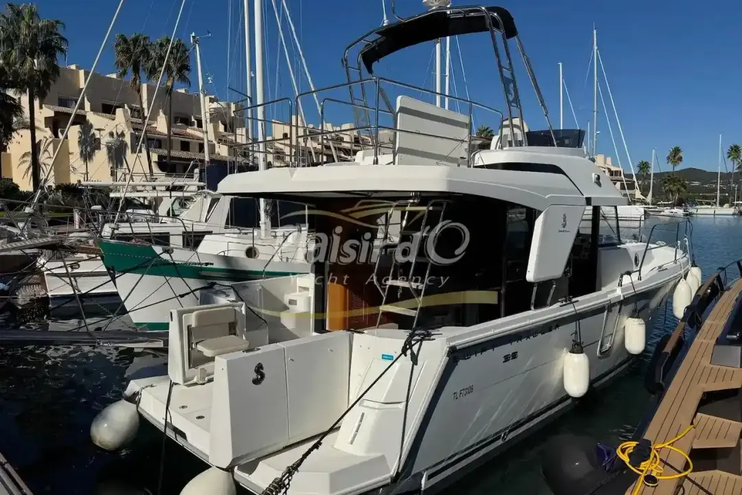 Beneteau Swift Trawler 35
