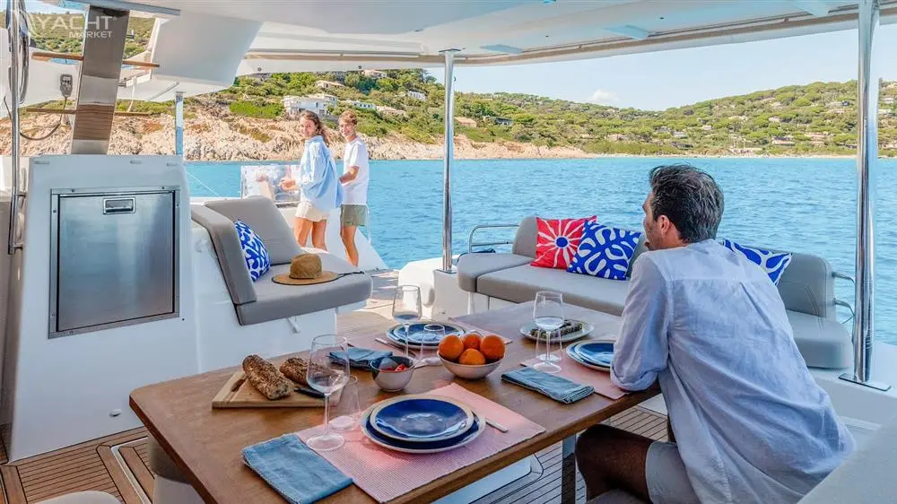 Thumbnail von Fountaine Pajot FP44