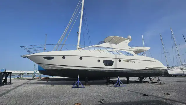 Azimut 62