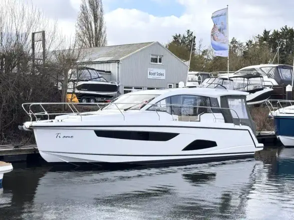 Sealine C330 Doskonały przykład