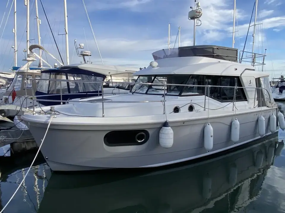 Beneteau Swift Trawler 30 Ultra Violet
