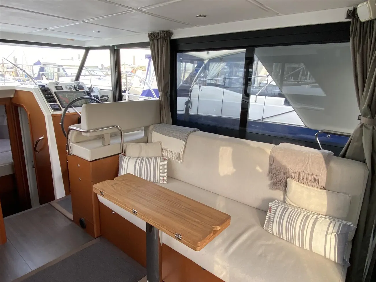 Thumbnail von Beneteau Swift Trawler 30 Ultra Violet
