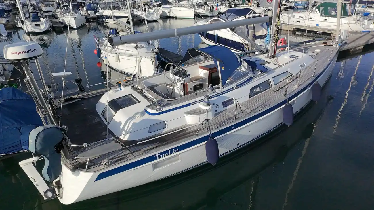 Thumbnail von Hallberg-Rassy 44 TAM LIN