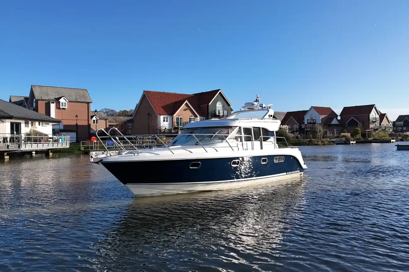 Thumbnail von Aquador 32 C