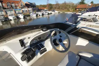 Thumbnail von Birchwood Crusader 400 Flybridge