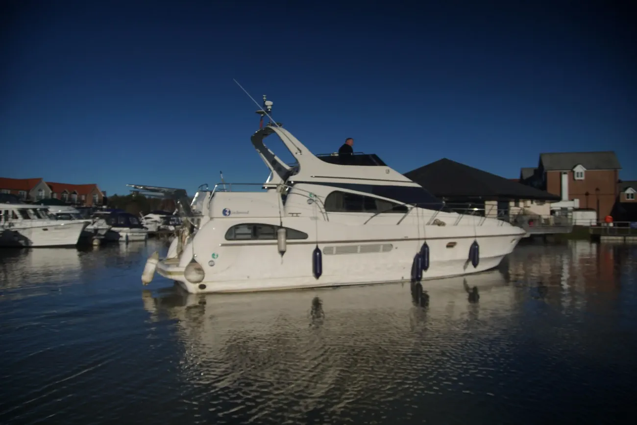 Thumbnail von Birchwood Crusader 400 Flybridge