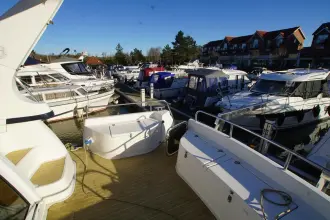 Thumbnail von Birchwood Crusader 400 Flybridge