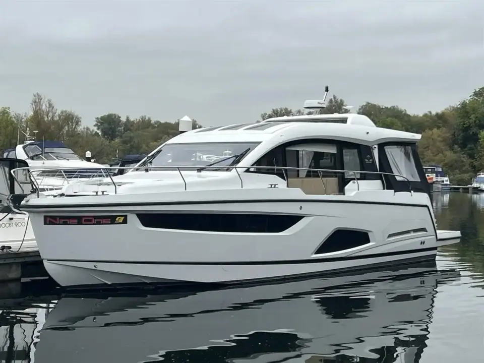 Sealine C430