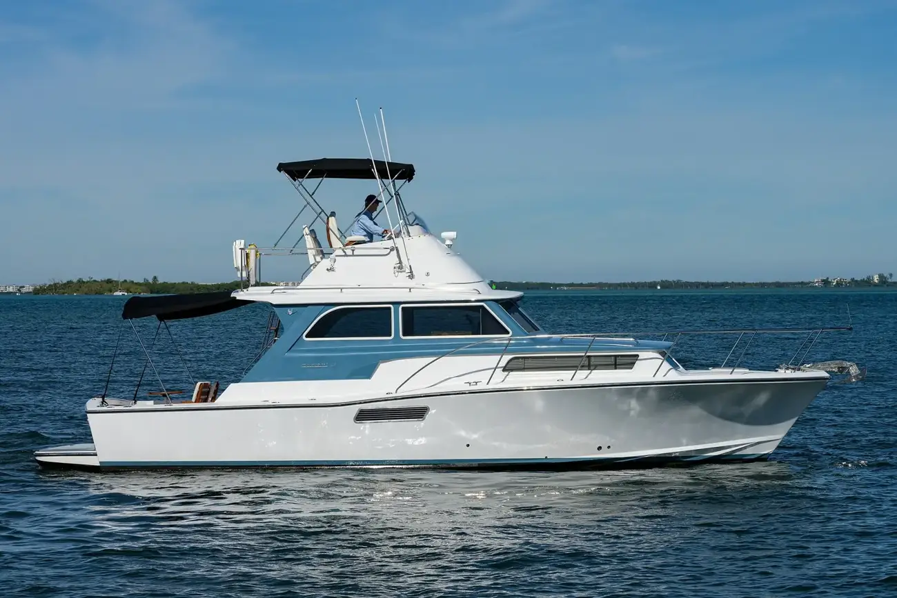 Bertram 38 Sport Fisherman FIELD & SEA