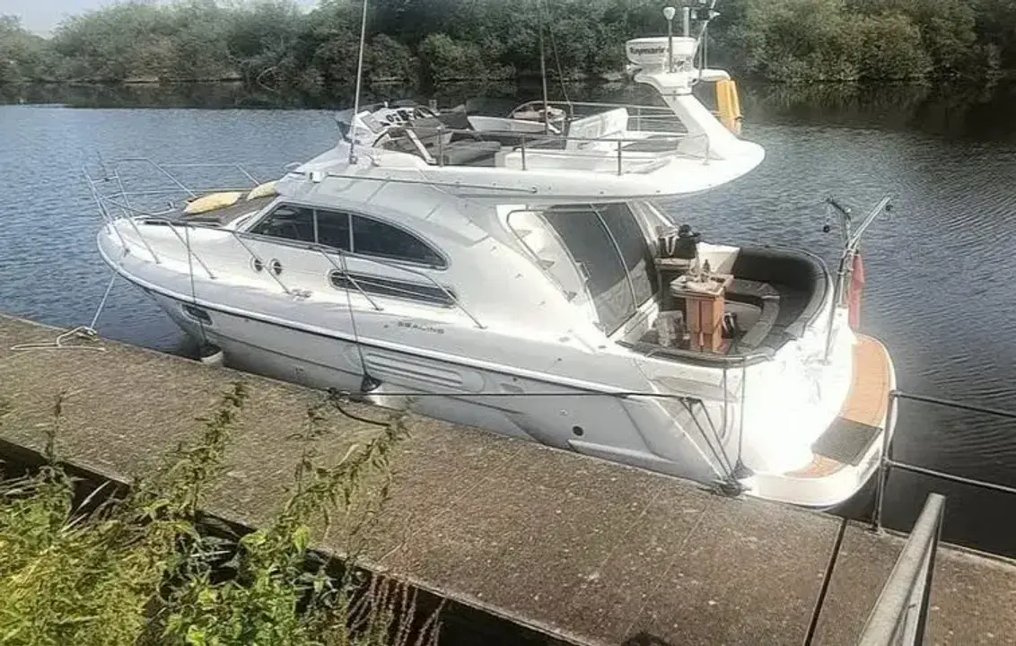 Sealine F36 Sea Witch