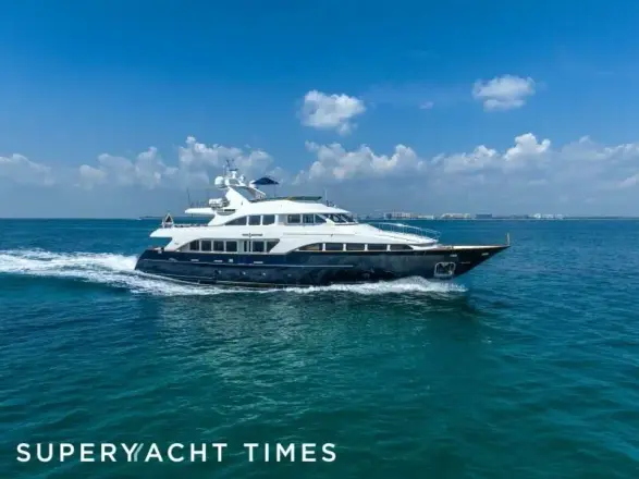 Benetti 35M Pour Another