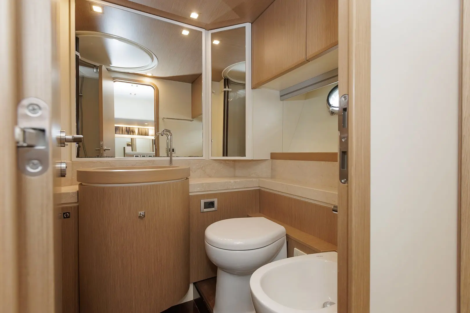 Thumbnail von Ferretti Yachts Ferretti 750 HT M-Y EM-ES II