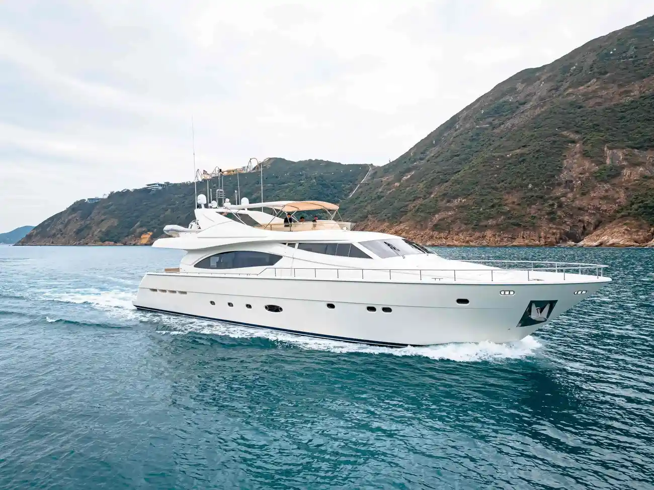 Ferretti Yachts 880