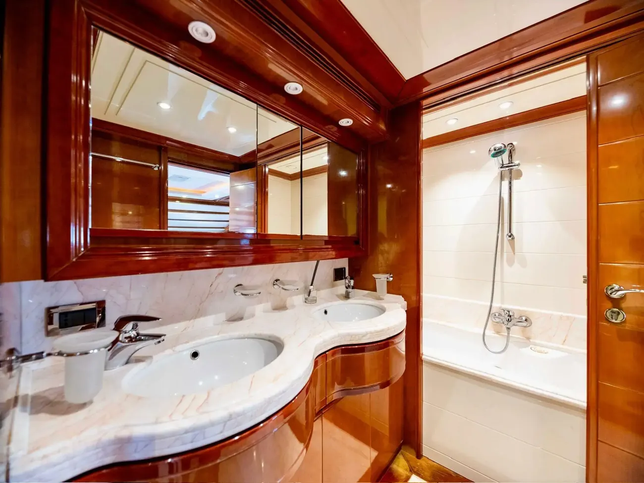 Thumbnail von Ferretti Yachts Custom Line 112