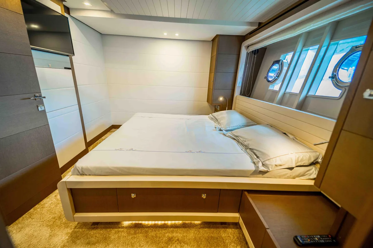 Thumbnail von Ferretti Yachts 870