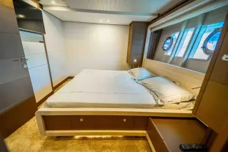 Thumbnail von Ferretti Yachts 870