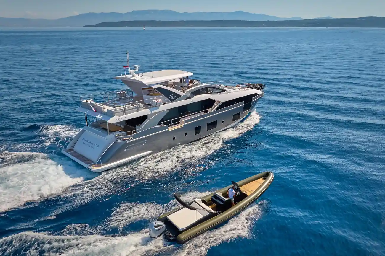 Thumbnail von Azimut Grande 27M Aluminia Too