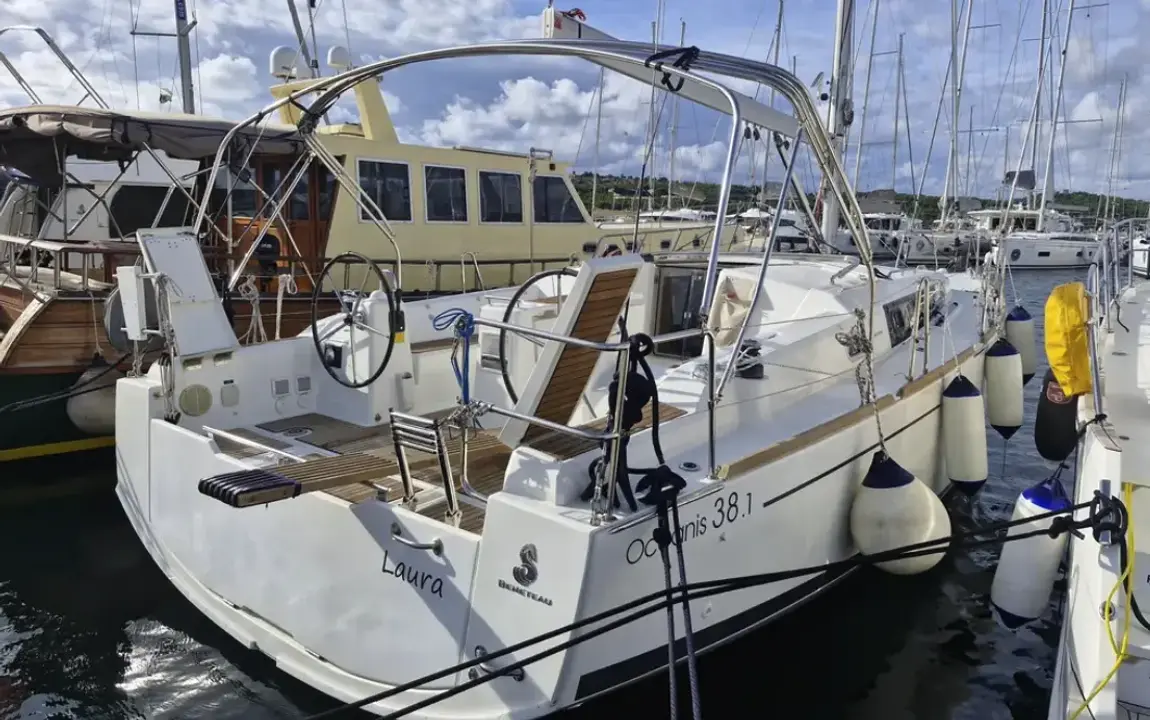 Beneteau Oceanis 38.1 Laura