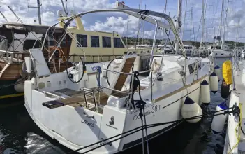 Thumbnail von Beneteau Oceanis 38.1 Laura