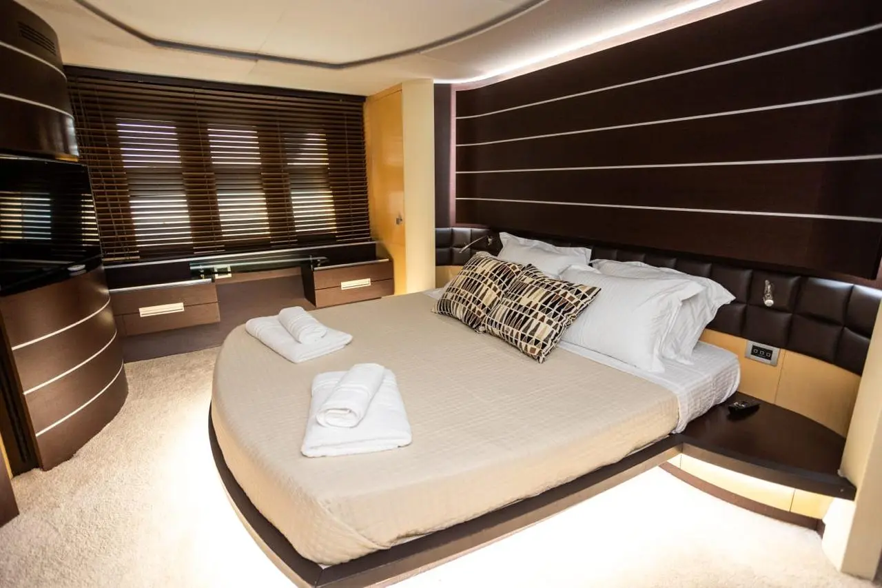 Thumbnail von Azimut 86s