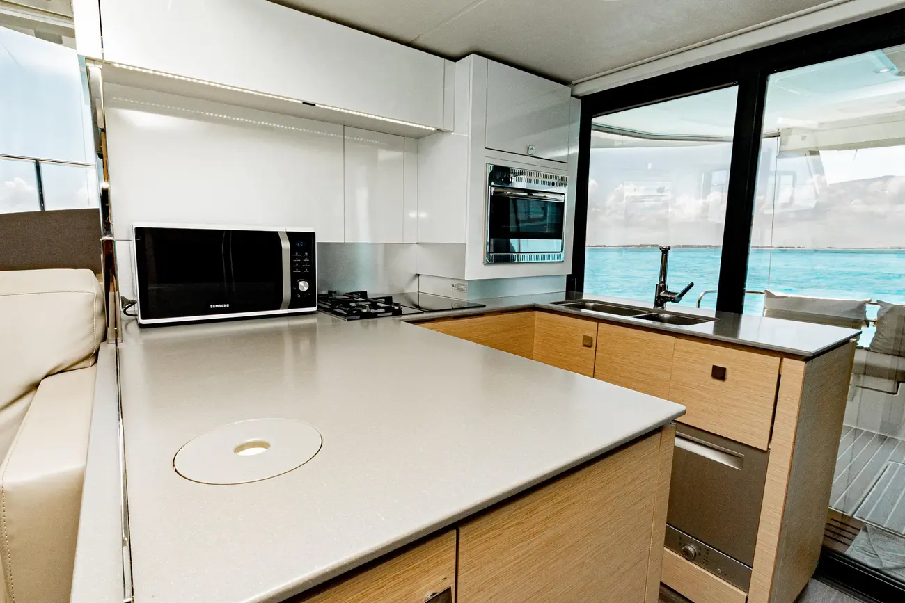 Thumbnail von Fountaine Pajot MY 6