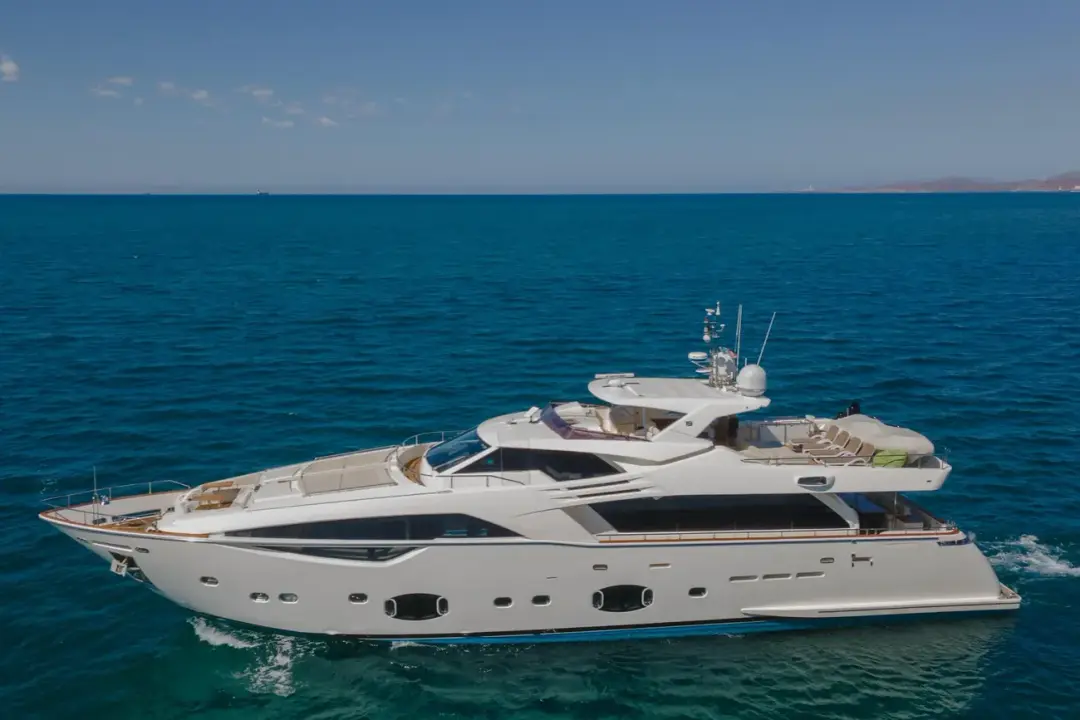 Ferretti Yachts Custom Line 100  