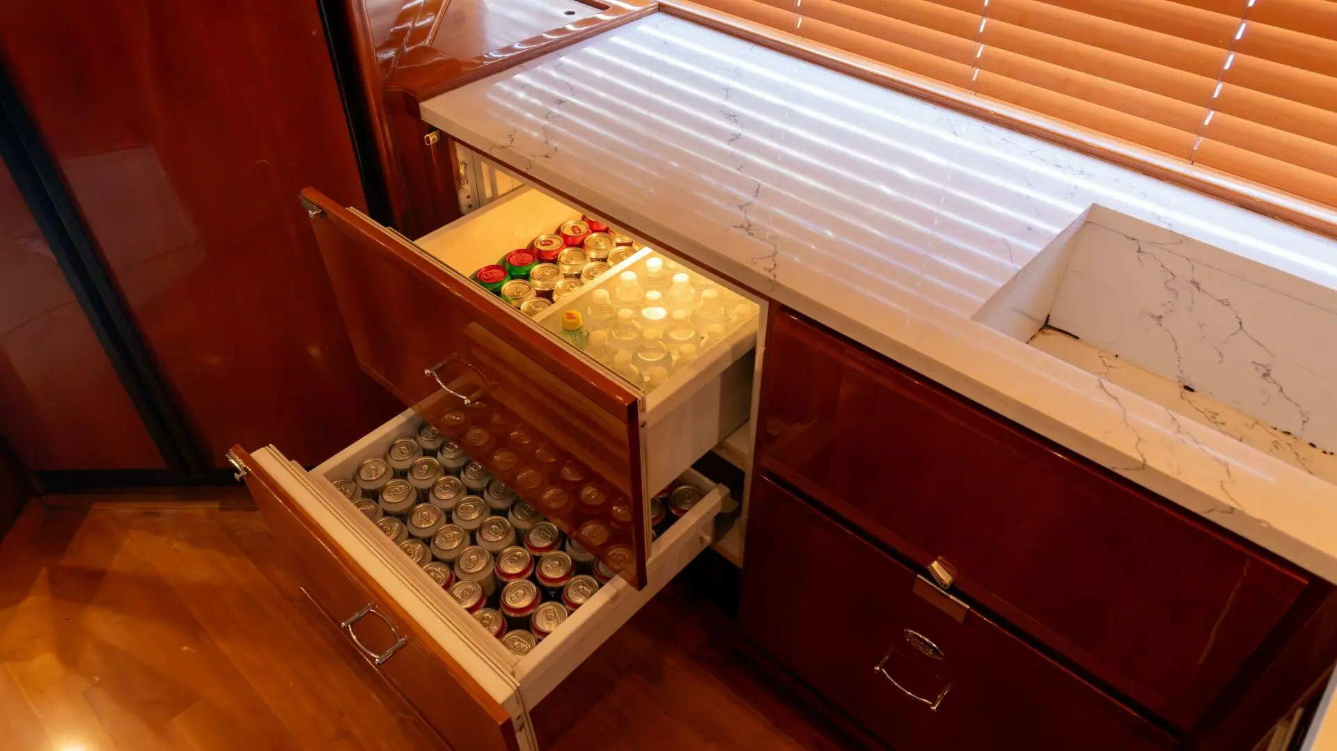 Thumbnail von Bertram 67 Convertible Chill 'N