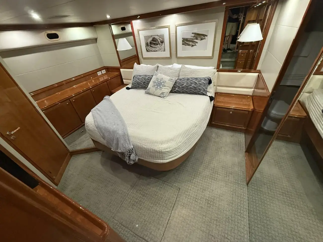 Thumbnail von Bertram 67 Convertible Chill 'N