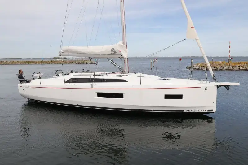 Thumbnail von Beneteau Oceanis 37.1