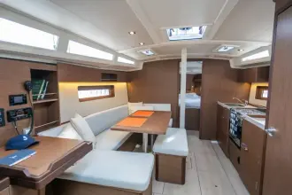 Thumbnail von Beneteau Oceanis 37.1
