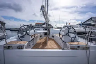 Thumbnail von Beneteau Oceanis 37.1