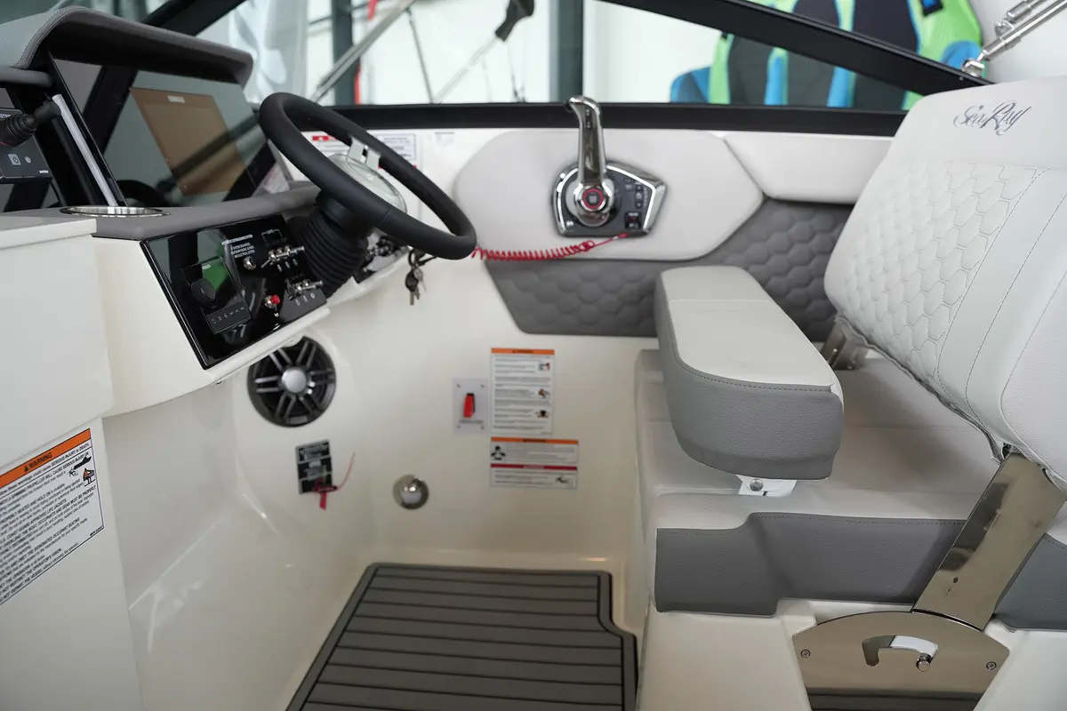 Thumbnail von Sea Ray SDX 250