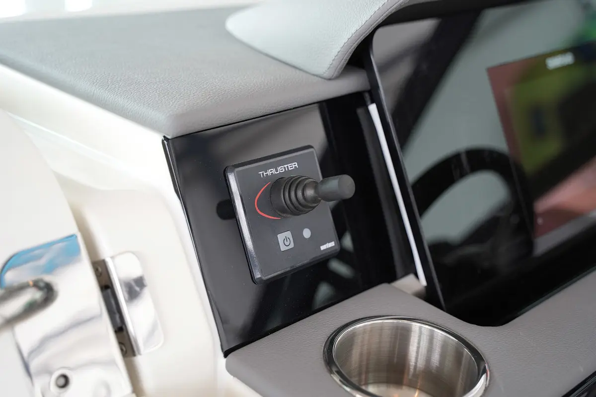 Thumbnail von Sea Ray SDX 250