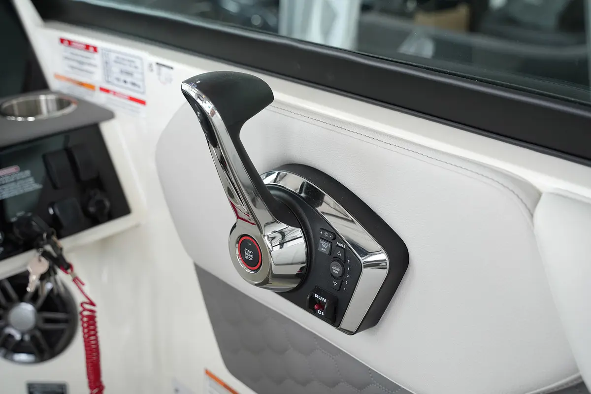 Thumbnail von Sea Ray SDX 250