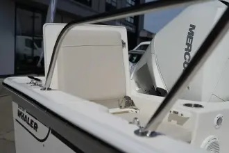 Thumbnail von Boston Whaler 210 Montauk