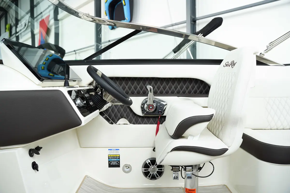 Thumbnail von Sea Ray SLX 250