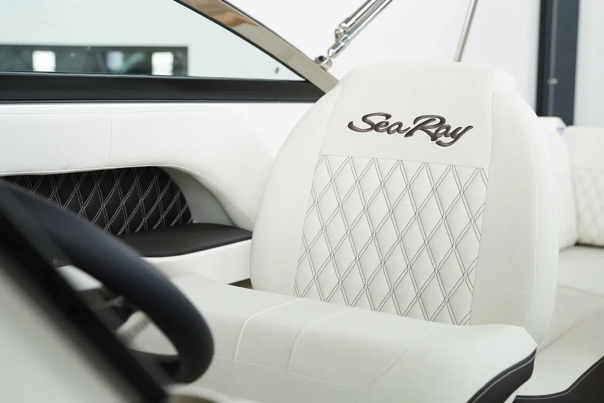 Thumbnail von Sea Ray SLX 250