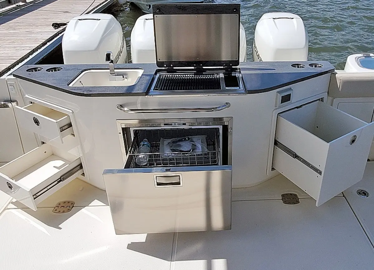 Thumbnail von Boston Whaler 405 Conquest