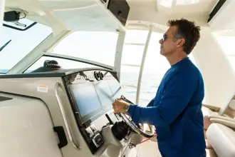 Thumbnail von Boston Whaler 420 Outrage